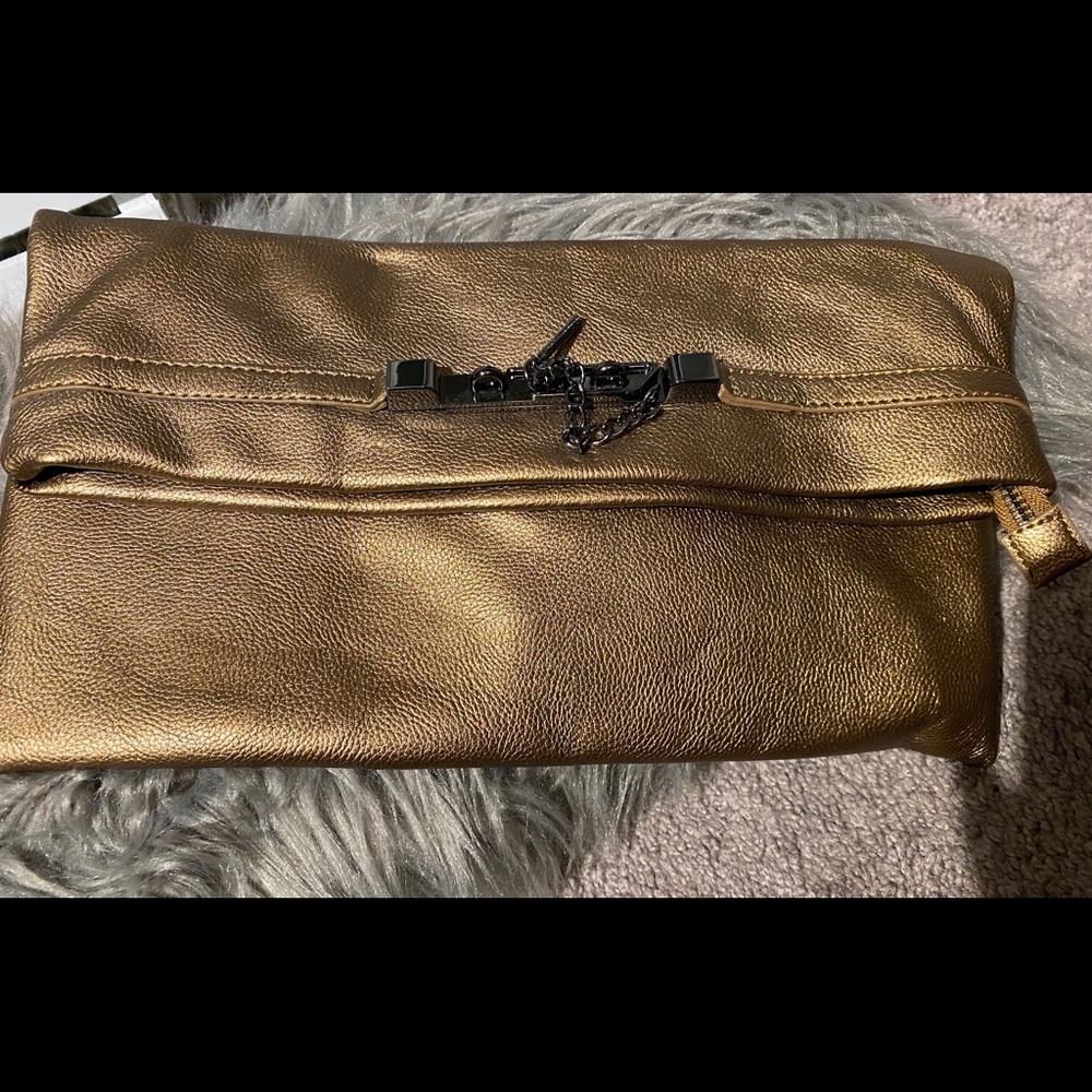 Metallic clutch